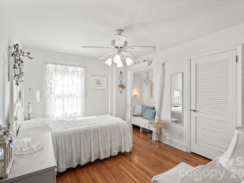 1745 Wensley Drive, Charlotte, NC 28210.  MLS# CAR4374719, YatesRealty ID 24845. 