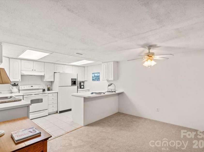 1745 Wensley Drive, Charlotte, NC 28210.  MLS# CAR4374719, YatesRealty ID 24845. 
