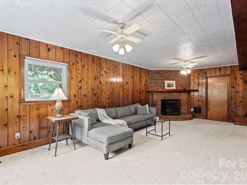1745 Wensley Drive, Charlotte, NC 28210.  MLS# CAR4374719, YatesRealty ID 24845. 