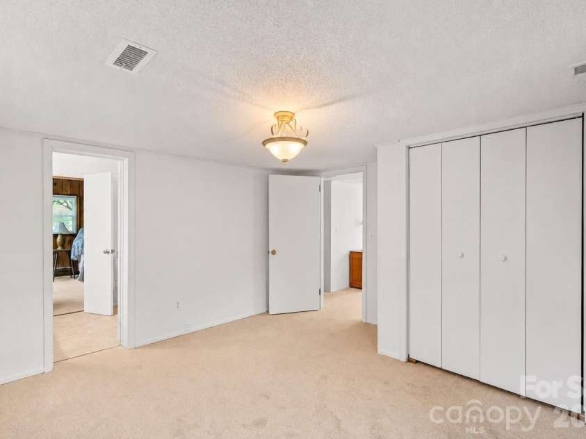 1745 Wensley Drive, Charlotte, NC 28210.  MLS# CAR4374719, YatesRealty ID 24845. 