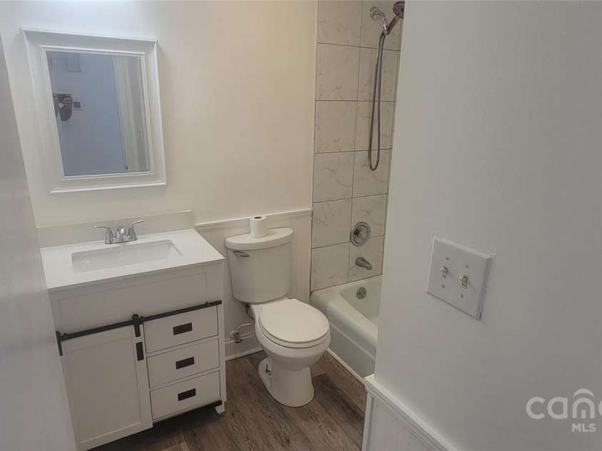 425 Whitethorn Drive, Gastonia, NC 28054.  MLS# CAR4232014, YatesRealty ID 24845. Bathroom