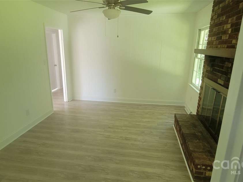 425 Whitethorn Drive, Gastonia, NC 28054.  MLS# CAR4232014, YatesRealty ID 24845. Family Room