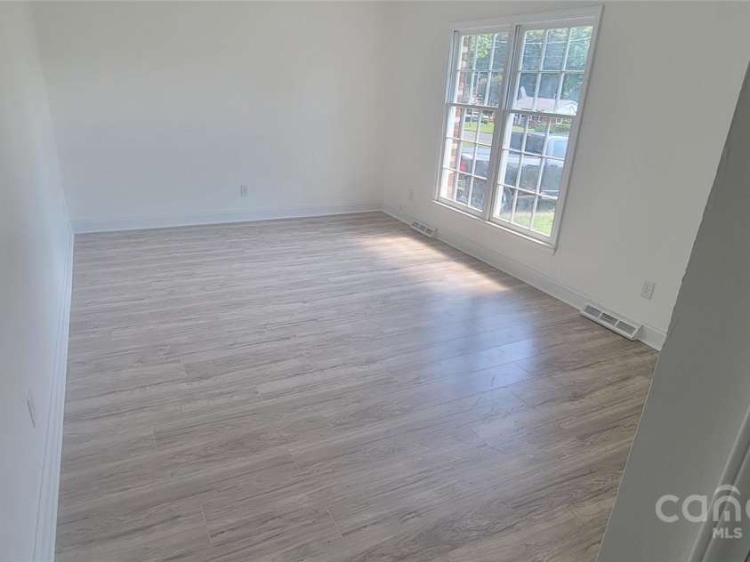 425 Whitethorn Drive, Gastonia, NC 28054.  MLS# CAR4232014, YatesRealty ID 24845. Living Room