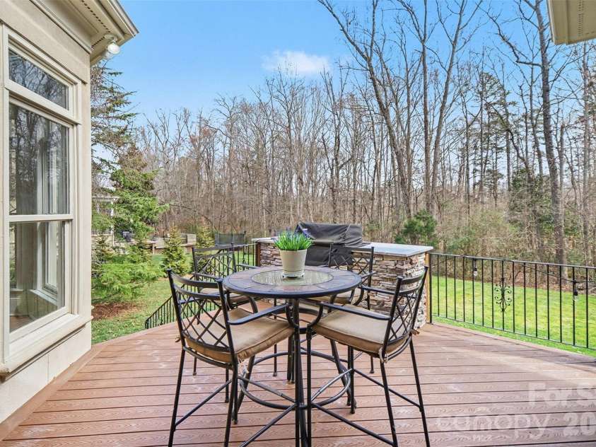 401 Wingfoot Drive, Waxhaw, NC 28173.  MLS# CAR4350790, YatesRealty ID 24847. 