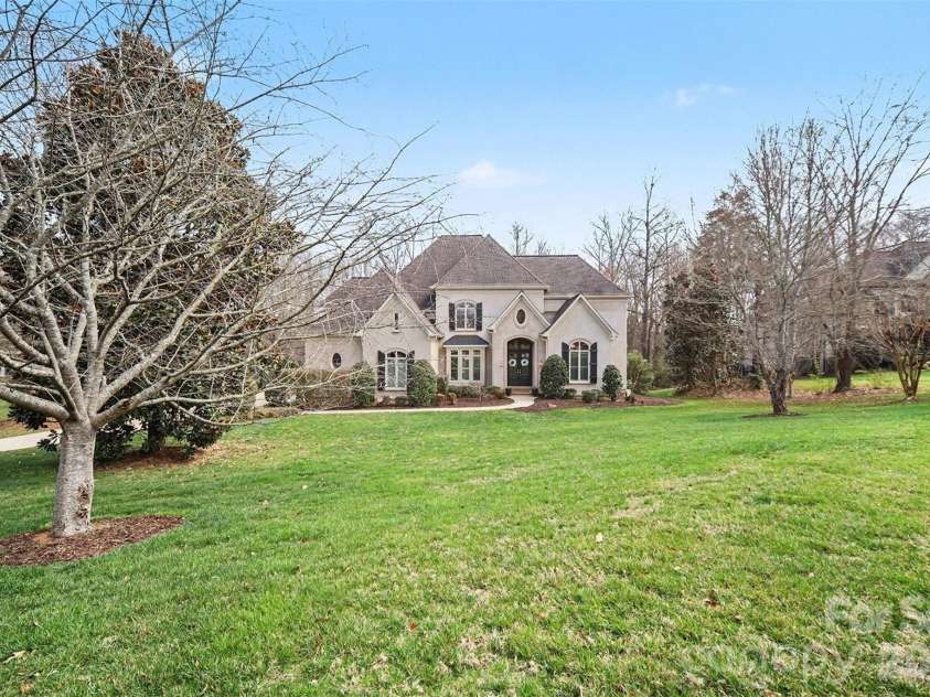 401 Wingfoot Drive, Waxhaw, NC 28173.  MLS# CAR4350790, YatesRealty ID 24847. 