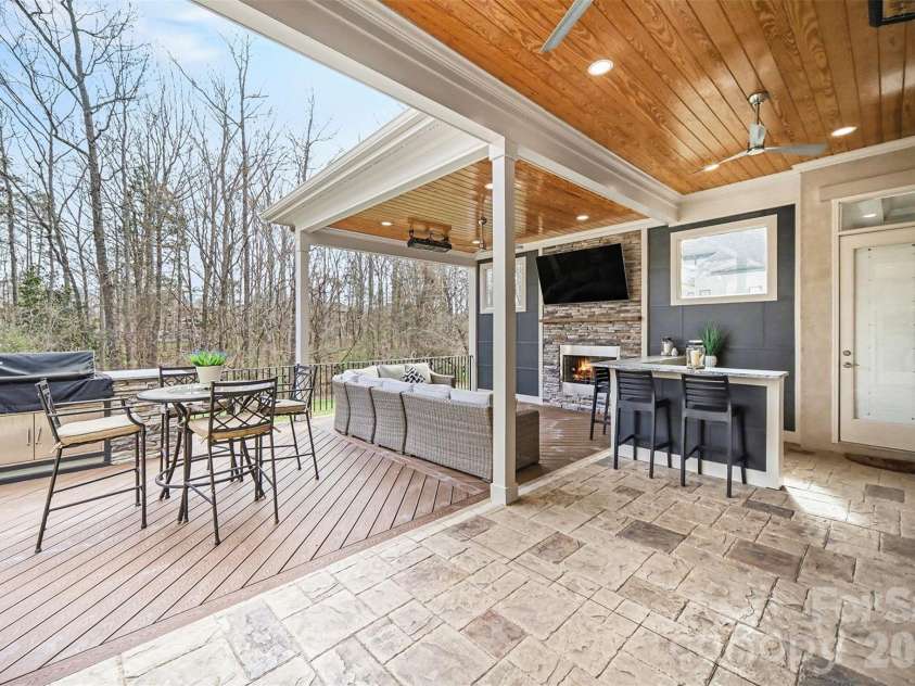 401 Wingfoot Drive, Waxhaw, NC 28173.  MLS# CAR4350790, YatesRealty ID 24847. 