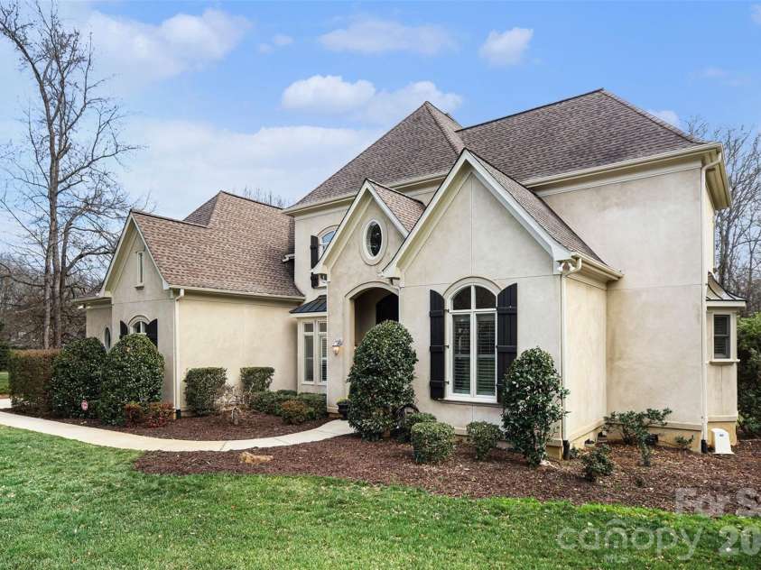401 Wingfoot Drive, Waxhaw, NC 28173.  MLS# CAR4350790, YatesRealty ID 24847. 
