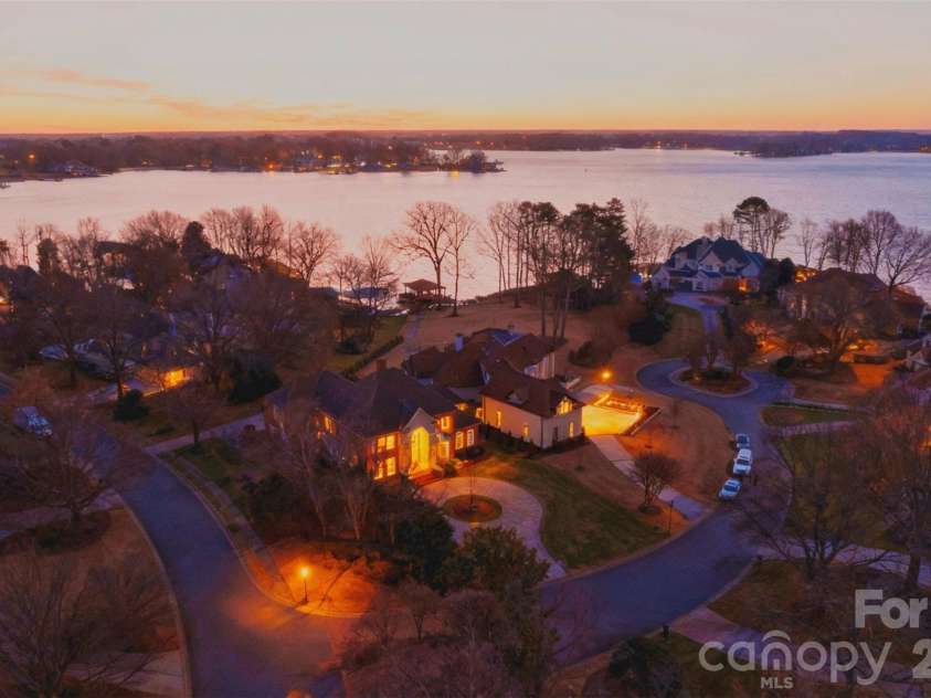 18326 Bowsprit Pointe Road, Cornelius, NC 28031.  MLS# CAR4350725, YatesRealty ID 24848. 