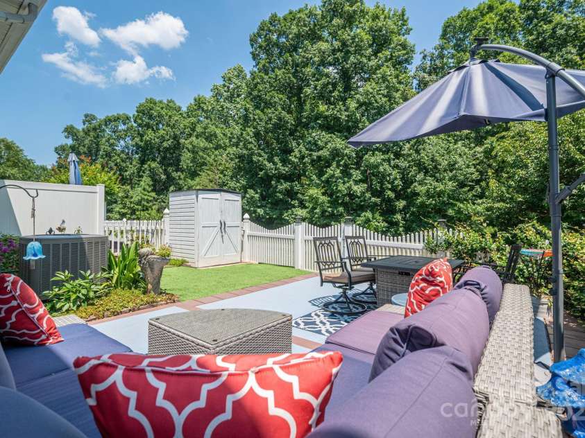 1648 Backcreek Lane, Gastonia, NC 28054.  MLS# CAR4277514, YatesRealty ID 24849. 