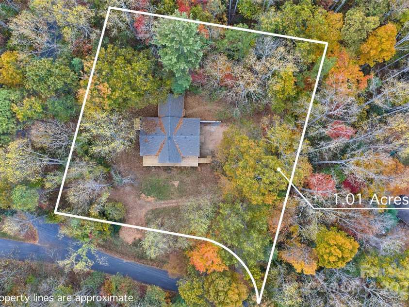 201 Cedarview Drive, Asheville, NC 28803.  MLS# CAR4315689, YatesRealty ID 24849. 