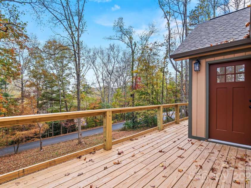 201 Cedarview Drive, Asheville, NC 28803.  MLS# CAR4315689, YatesRealty ID 24849. 