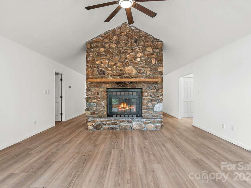 201 Cedarview Drive, Asheville, NC 28803.  MLS# CAR4315689, YatesRealty ID 24849. 