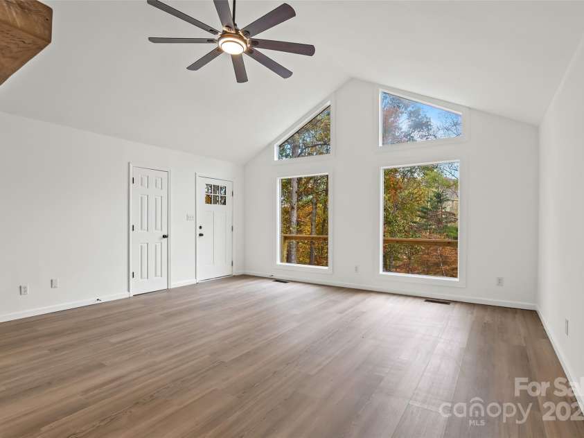 201 Cedarview Drive, Asheville, NC 28803.  MLS# CAR4315689, YatesRealty ID 24849. 