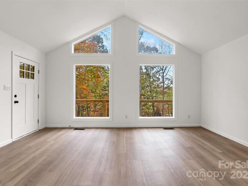 201 Cedarview Drive, Asheville, NC 28803.  MLS# CAR4315689, YatesRealty ID 24849. 