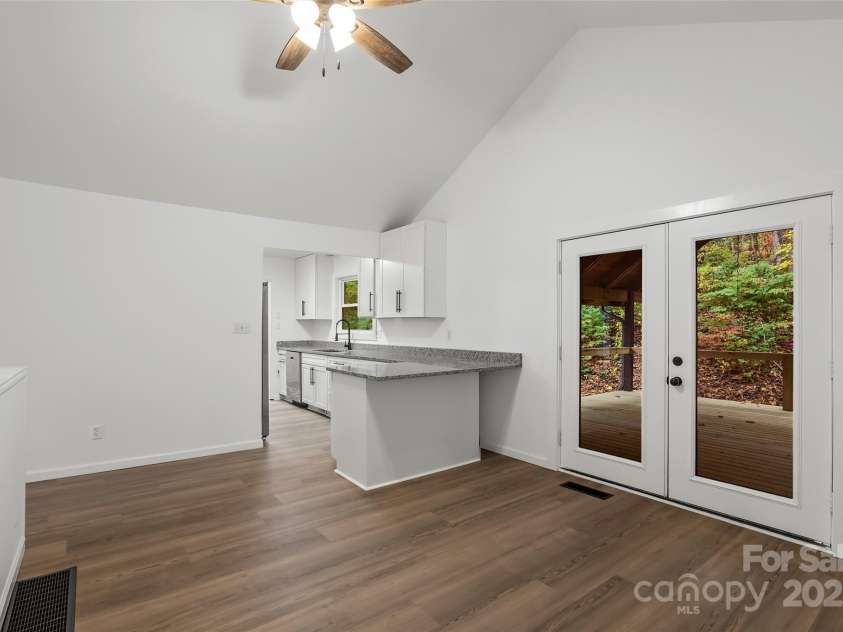 201 Cedarview Drive, Asheville, NC 28803.  MLS# CAR4315689, YatesRealty ID 24849. 