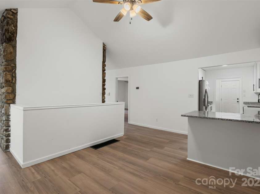 201 Cedarview Drive, Asheville, NC 28803.  MLS# CAR4315689, YatesRealty ID 24849. 