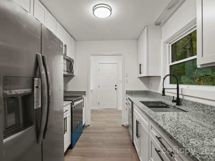 201 Cedarview Drive, Asheville, NC 28803.  MLS# CAR4315689, YatesRealty ID 24849. 