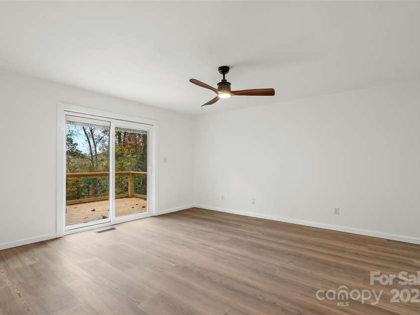 201 Cedarview Drive, Asheville, NC 28803.  MLS# CAR4315689, YatesRealty ID 24849. 