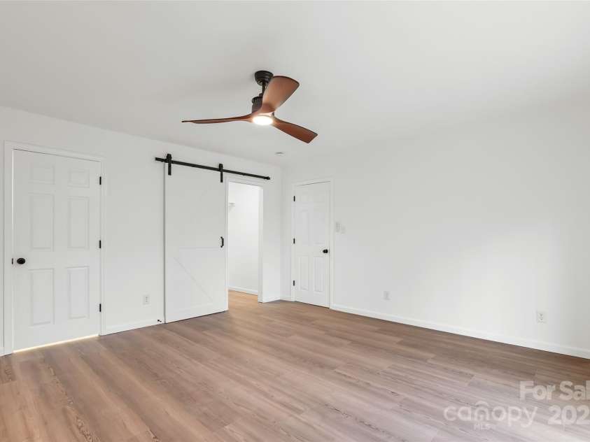 201 Cedarview Drive, Asheville, NC 28803.  MLS# CAR4315689, YatesRealty ID 24849. 