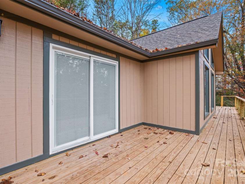 201 Cedarview Drive, Asheville, NC 28803.  MLS# CAR4315689, YatesRealty ID 24849. 