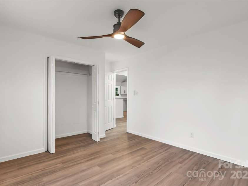 201 Cedarview Drive, Asheville, NC 28803.  MLS# CAR4315689, YatesRealty ID 24849. 