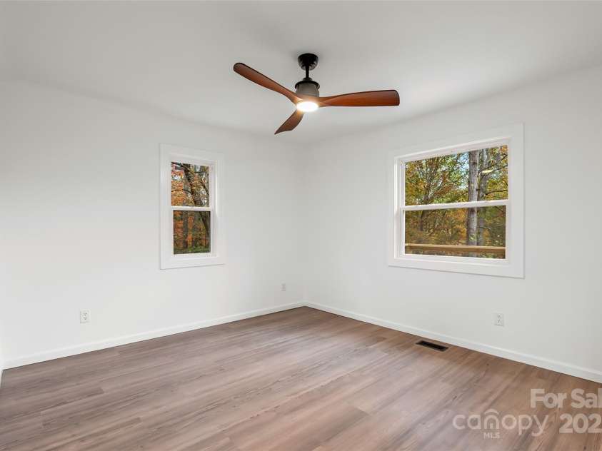 201 Cedarview Drive, Asheville, NC 28803.  MLS# CAR4315689, YatesRealty ID 24849. 