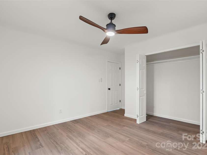 201 Cedarview Drive, Asheville, NC 28803.  MLS# CAR4315689, YatesRealty ID 24849. 