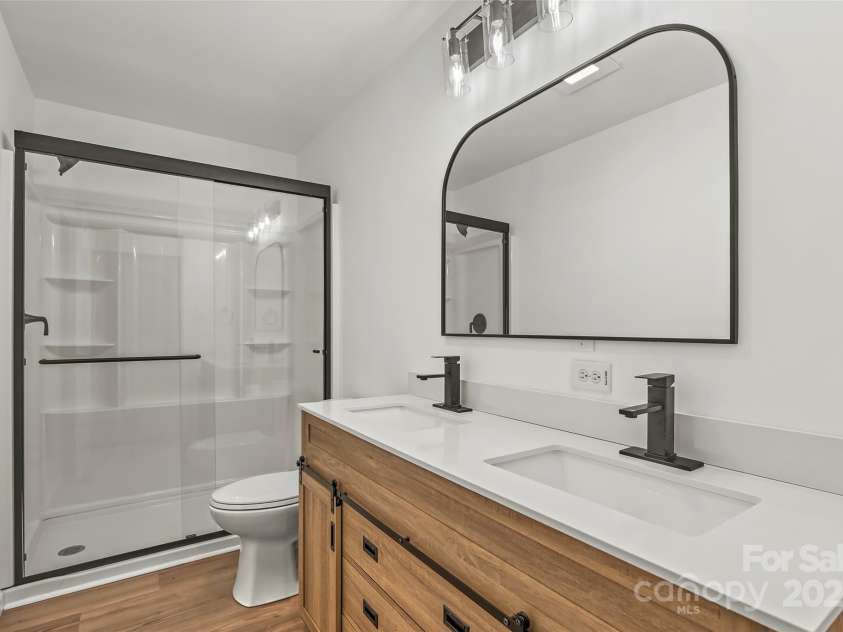 201 Cedarview Drive, Asheville, NC 28803.  MLS# CAR4315689, YatesRealty ID 24849. 
