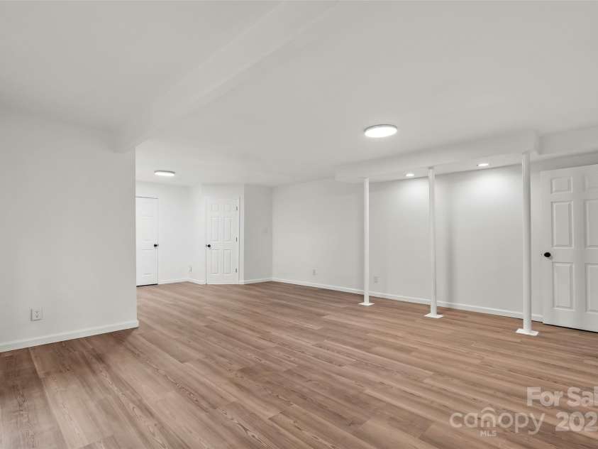 201 Cedarview Drive, Asheville, NC 28803.  MLS# CAR4315689, YatesRealty ID 24849. 