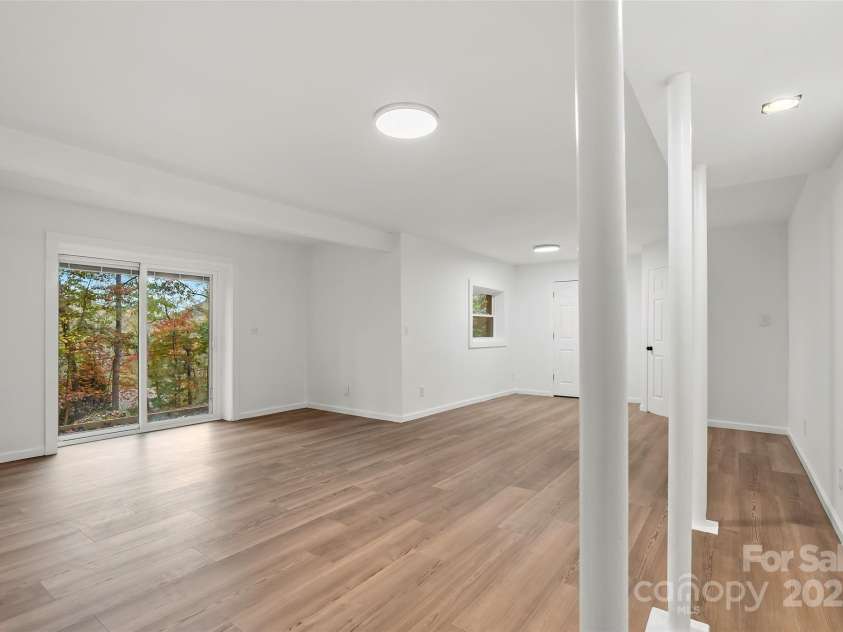 201 Cedarview Drive, Asheville, NC 28803.  MLS# CAR4315689, YatesRealty ID 24849. 