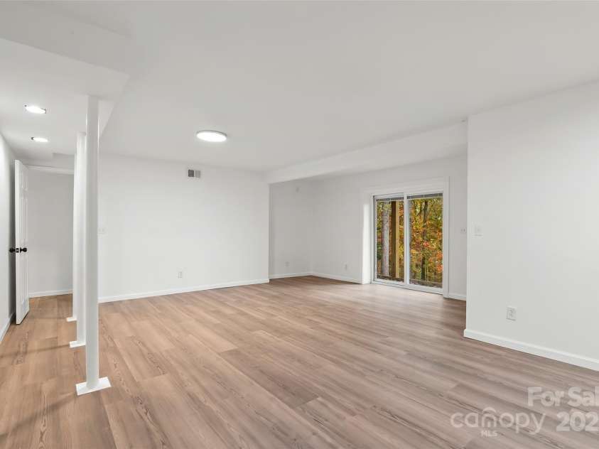201 Cedarview Drive, Asheville, NC 28803.  MLS# CAR4315689, YatesRealty ID 24849. 