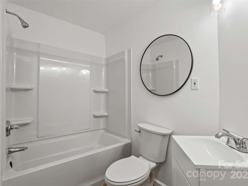 201 Cedarview Drive, Asheville, NC 28803.  MLS# CAR4315689, YatesRealty ID 24849. 