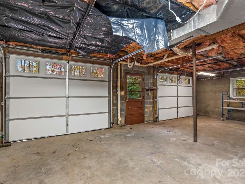 201 Cedarview Drive, Asheville, NC 28803.  MLS# CAR4315689, YatesRealty ID 24849. 