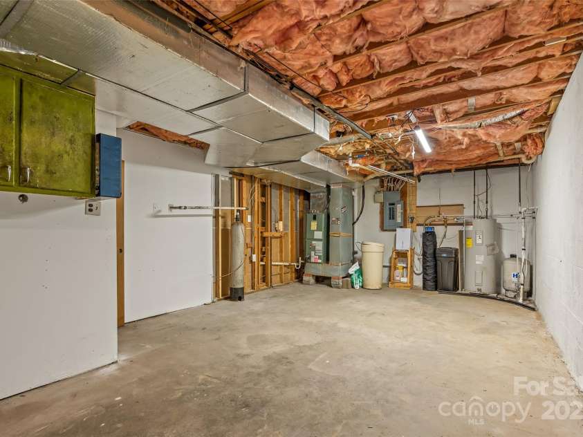 201 Cedarview Drive, Asheville, NC 28803.  MLS# CAR4315689, YatesRealty ID 24849. 