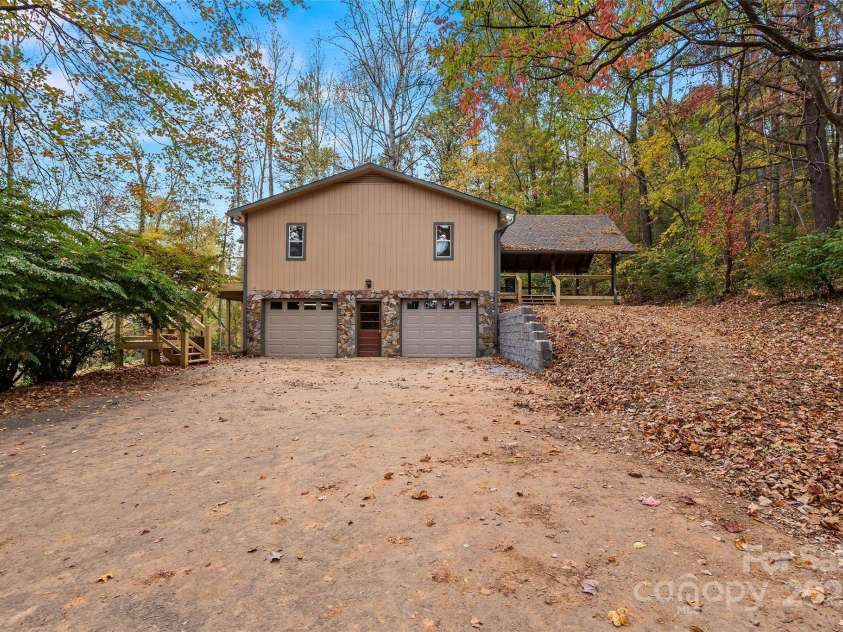 201 Cedarview Drive, Asheville, NC 28803.  MLS# CAR4315689, YatesRealty ID 24849. 