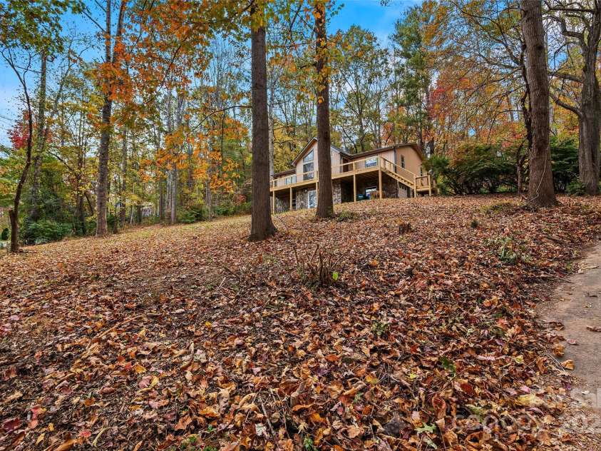 201 Cedarview Drive, Asheville, NC 28803.  MLS# CAR4315689, YatesRealty ID 24849. 