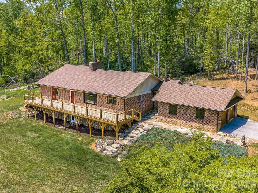 195 Red Bird Road, Spruce Pine, NC 28777.  MLS# CAR4380528, YatesRealty ID 24850. 