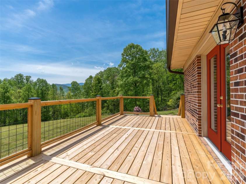 195 Red Bird Road, Spruce Pine, NC 28777.  MLS# CAR4380528, YatesRealty ID 24850. 