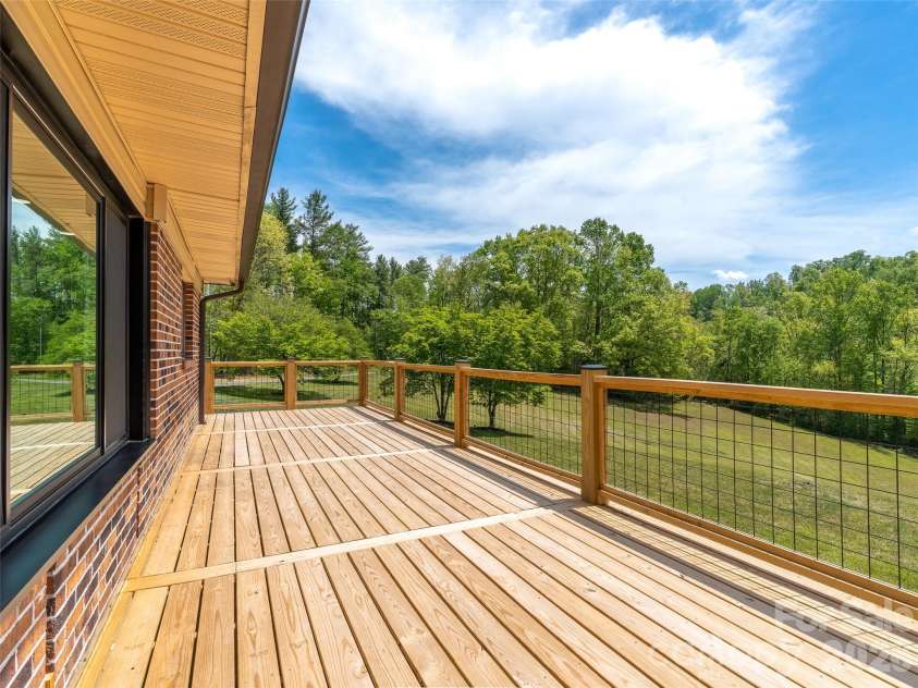 195 Red Bird Road, Spruce Pine, NC 28777.  MLS# CAR4380528, YatesRealty ID 24850. 