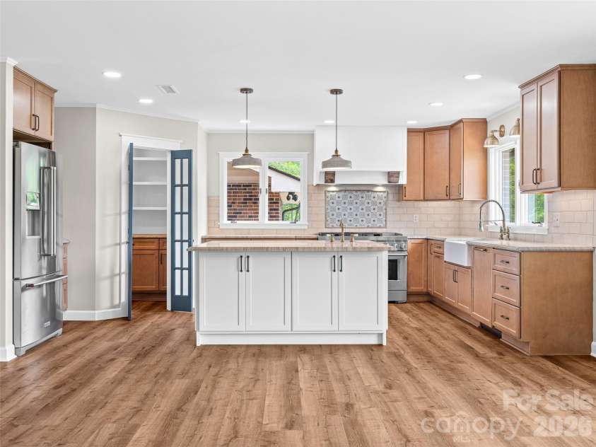 195 Red Bird Road, Spruce Pine, NC 28777.  MLS# CAR4380528, YatesRealty ID 24850. What a GORGEOUS kitchen!