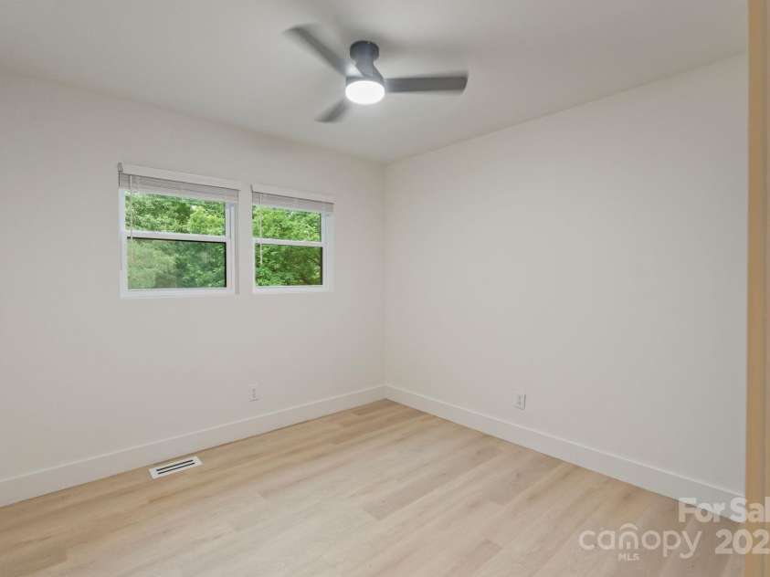 3326 Winterfield Place, Charlotte, NC 28205.  MLS# CAR4264919, YatesRealty ID 24851. 2nd Bedroom