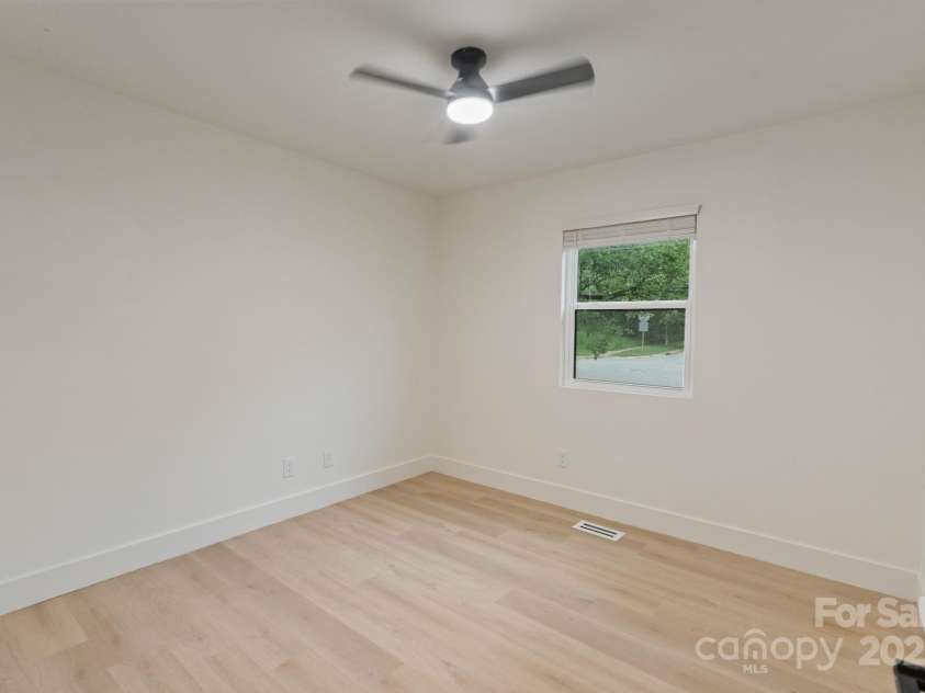 3326 Winterfield Place, Charlotte, NC 28205.  MLS# CAR4264919, YatesRealty ID 24851. 3rd Bedroom