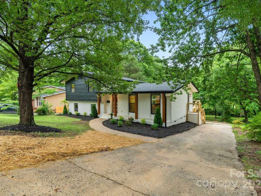 3326 Winterfield Place, Charlotte, NC 28205.  MLS# CAR4264919, YatesRealty ID 24851. 