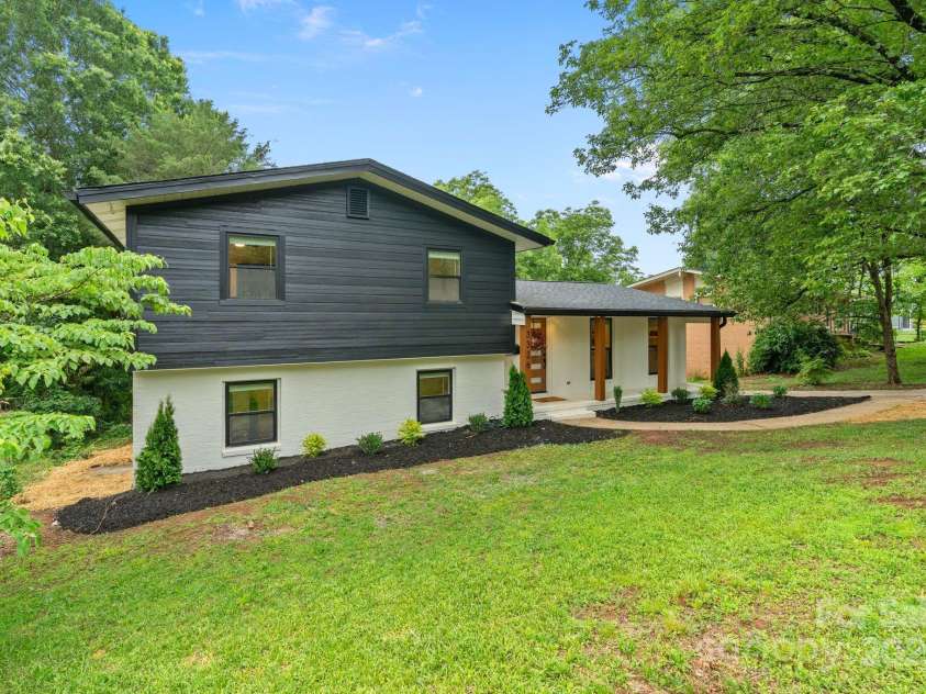 3326 Winterfield Place, Charlotte, NC 28205.  MLS# CAR4264919, YatesRealty ID 24851. 