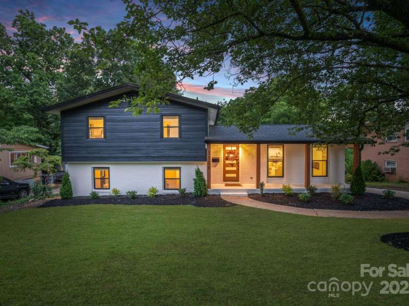 3326 Winterfield Place, Charlotte, NC 28205.  MLS# CAR4264919, YatesRealty ID 24851. 