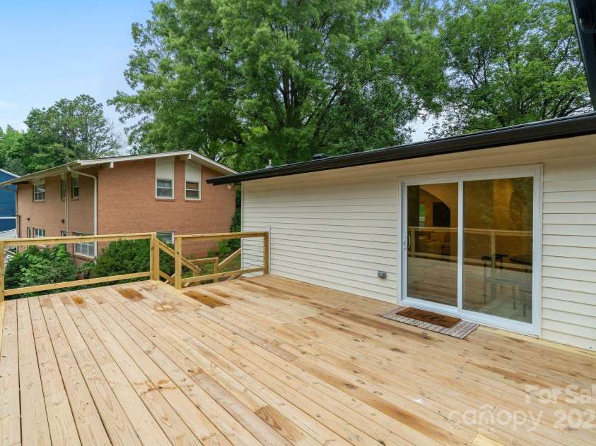 3326 Winterfield Place, Charlotte, NC 28205.  MLS# CAR4264919, YatesRealty ID 24851. 