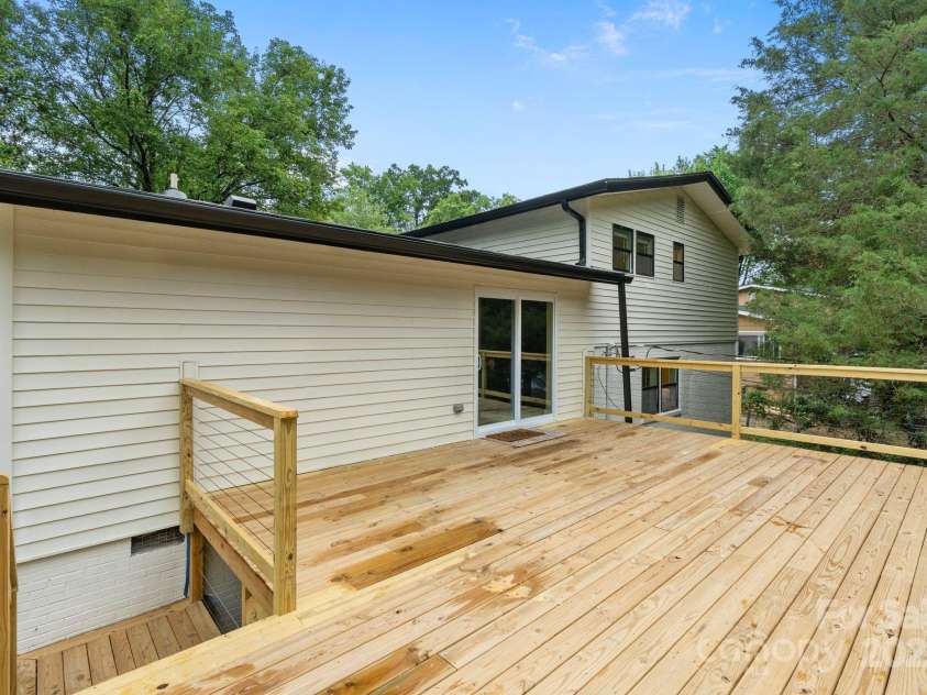 3326 Winterfield Place, Charlotte, NC 28205.  MLS# CAR4264919, YatesRealty ID 24851. 