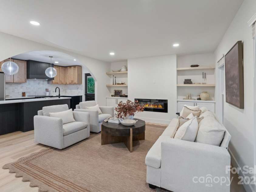 3326 Winterfield Place, Charlotte, NC 28205.  MLS# CAR4264919, YatesRealty ID 24851. Beautiful Arches to greet your arrival through the front door