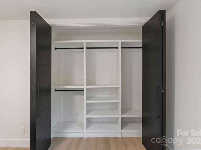 3326 Winterfield Place, Charlotte, NC 28205.  MLS# CAR4264919, YatesRealty ID 24851. Built-In Shelves XL Closet