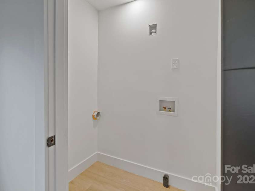 3326 Winterfield Place, Charlotte, NC 28205.  MLS# CAR4264919, YatesRealty ID 24851. Laundry Room